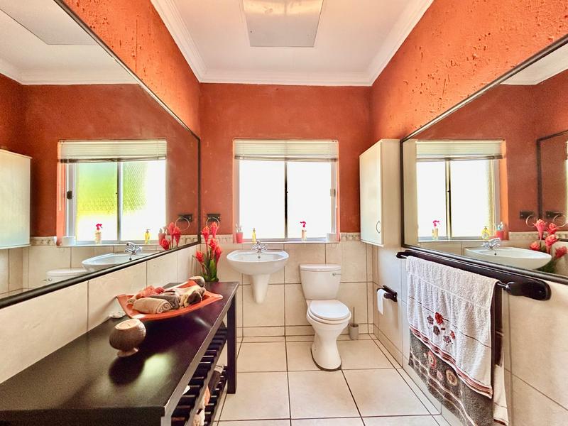 4 Bedroom Property for Sale in Caribbean Beach Club North West